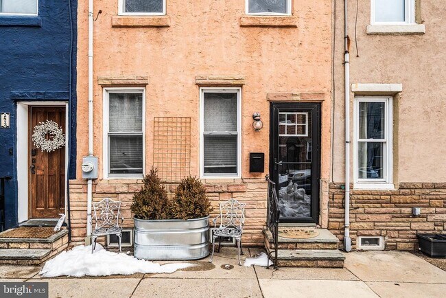 Building Photo - 2415 E Firth St