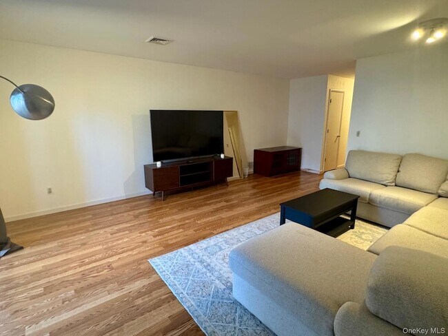 Building Photo - 51 Deer Ct Dr