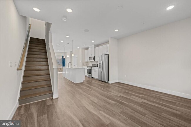 Building Photo - 148 Stowe Dr