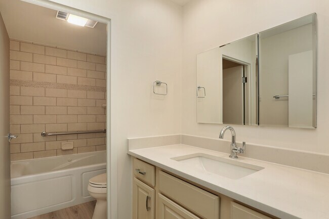 Building Photo - 1250 Park Ave W