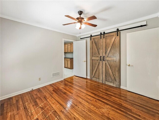 Building Photo - 1735 Old Hickory St