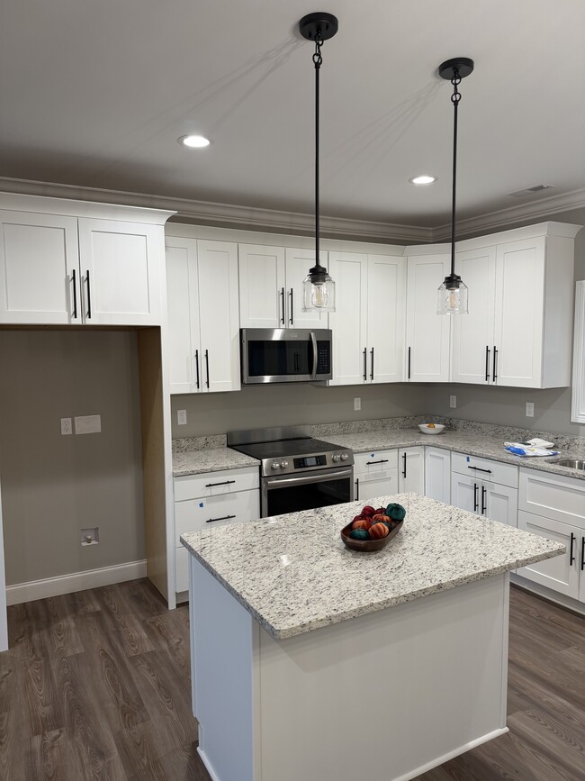 Building Photo - 955 Oakwood Estates Dr