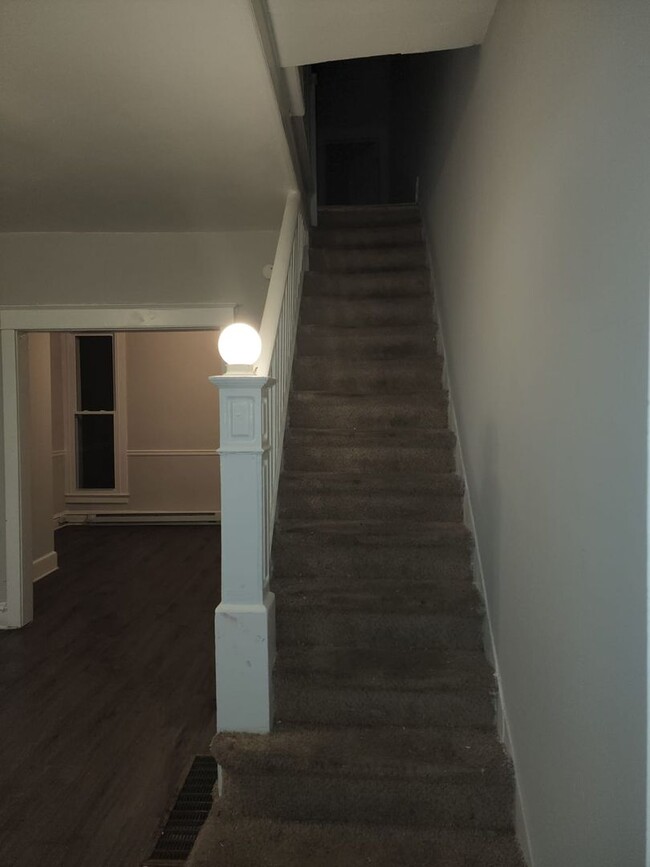 Building Photo - Remodeled home - Olney