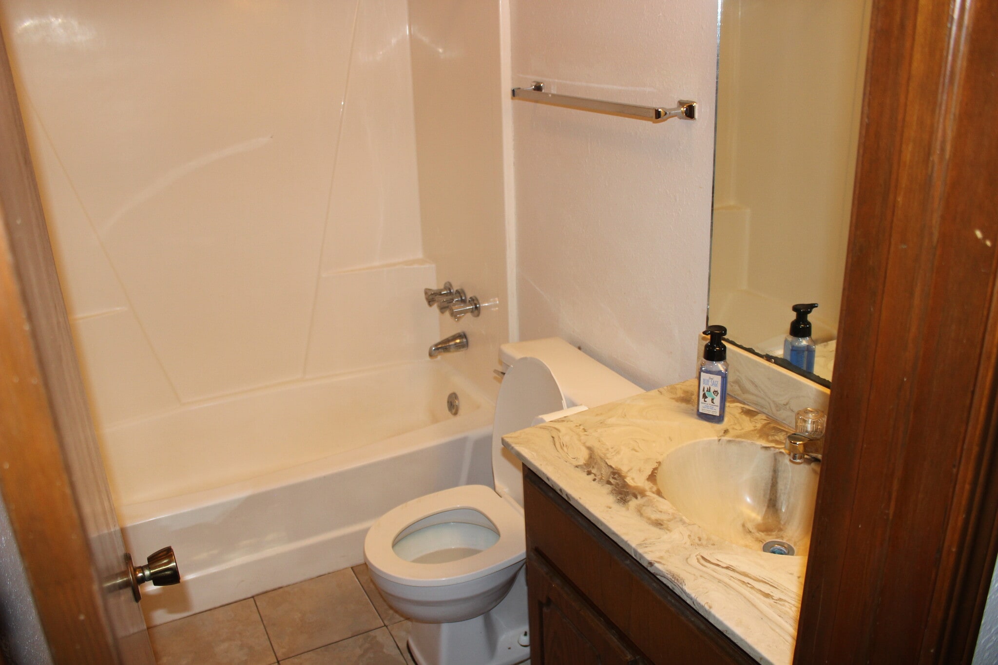 Main Bathroom with Tub - 908 Acacia Cir