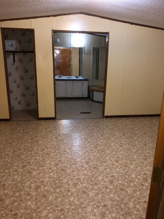 Building Photo - 317 Wood Gate Dr