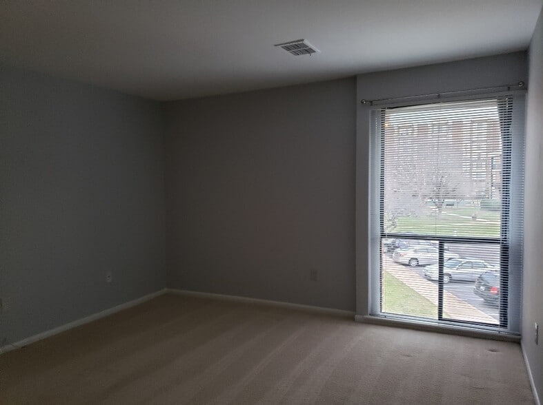 Building Photo - 9907 Blundon Dr