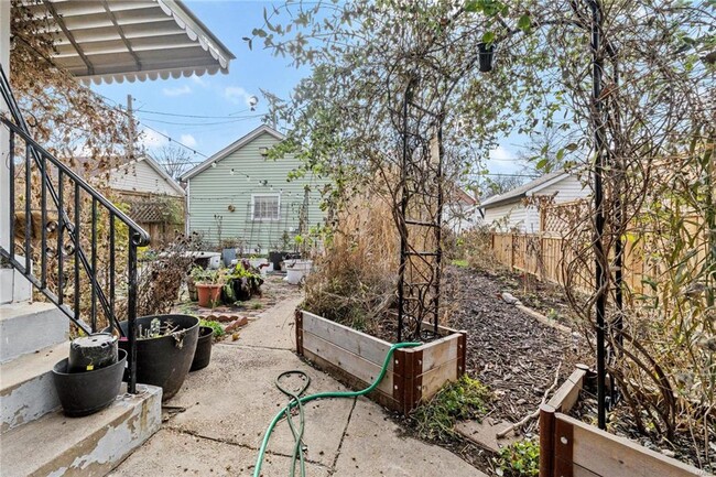 Building Photo - This charming gingerbread home in St. Loui...