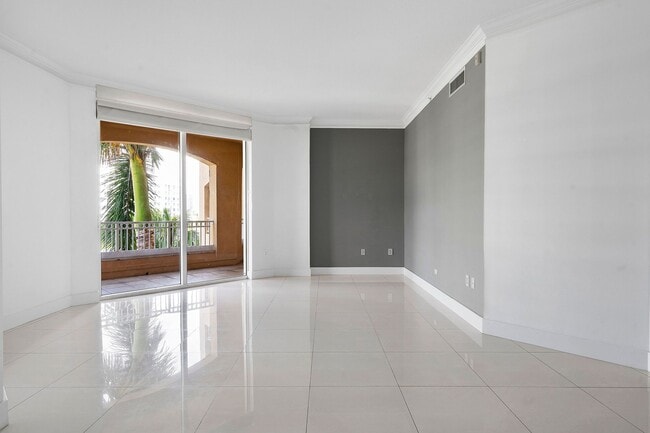 Building Photo - 3001 NE 185th St