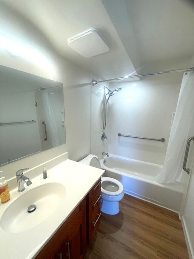 Building Photo - Recently Renovated 1 Bedroom in Honolulu