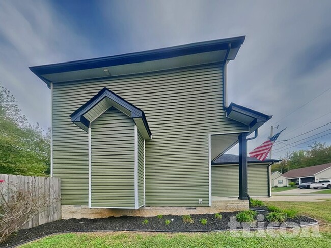 Building Photo - 542 Magnolia Dr