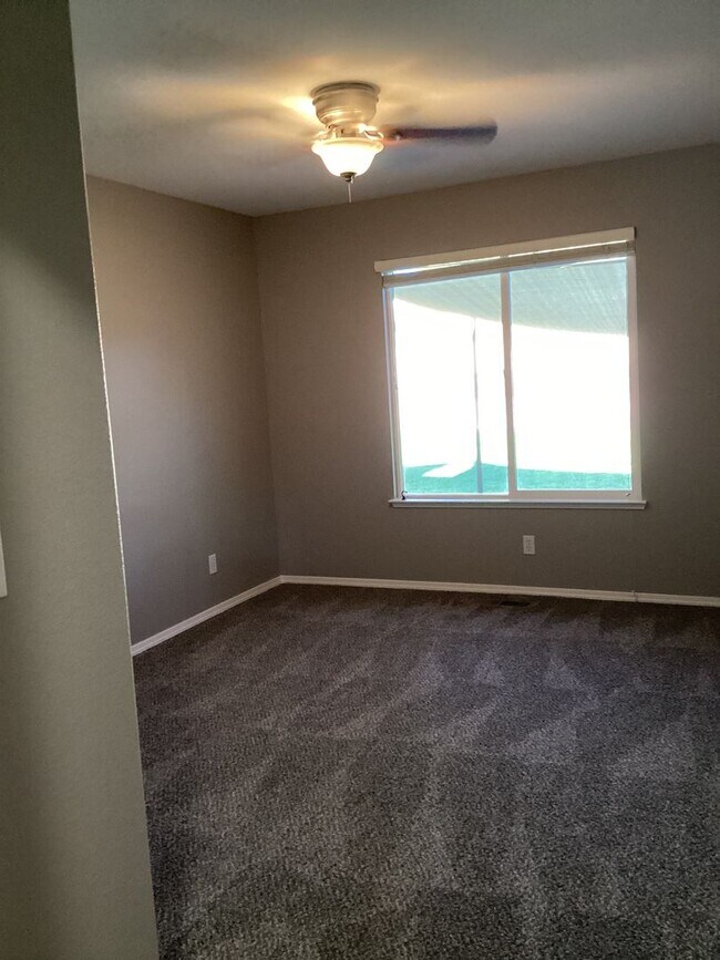 Building Photo - 3 bedroom/2 Bath in Spanish Springs