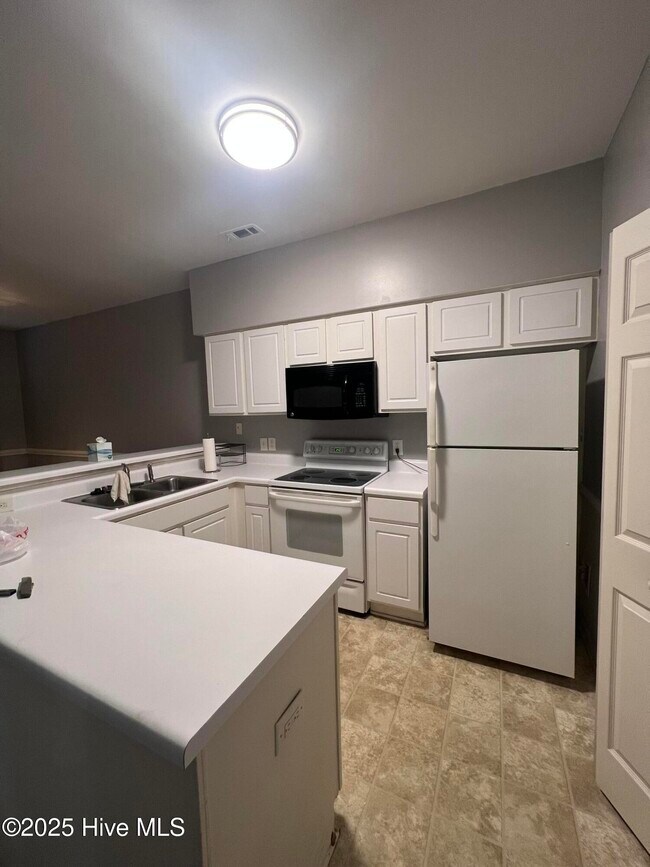 Building Photo - 2221 Locksley Woods Dr