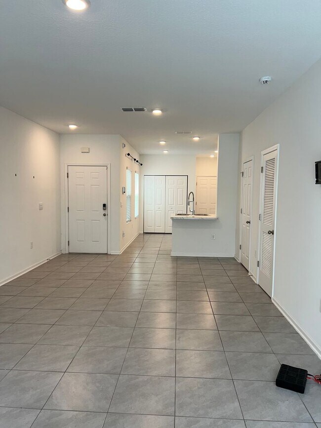 Building Photo - Move In Ready Rental