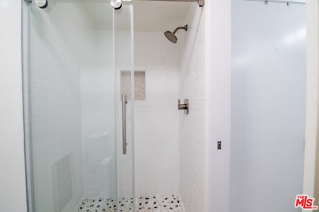 Building Photo - 8701 Delgany Ave