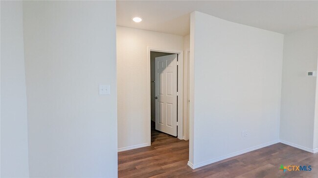 Building Photo - 521 Autumn Blaze