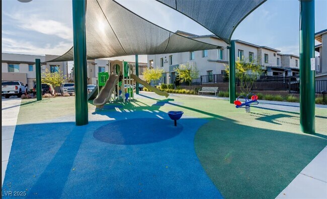 Building Photo - 600 Carriage Hill Dr