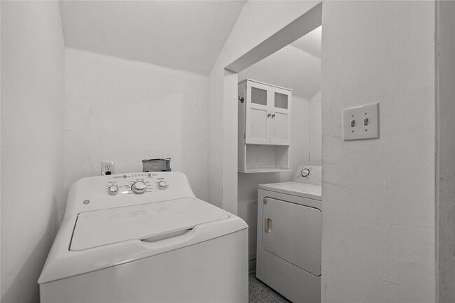 Building Photo - 912 32nd St