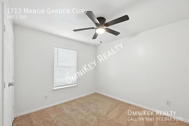 Building Photo - 1713 Manor Garden Curve