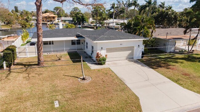 Building Photo - 4543 Carson St NE