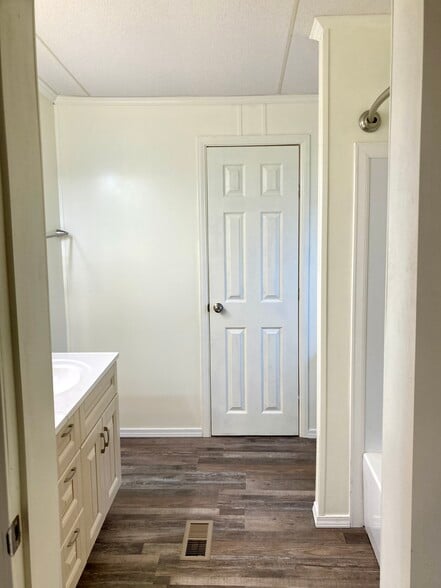 Master Bathroom - 152 Valentine Rd NE