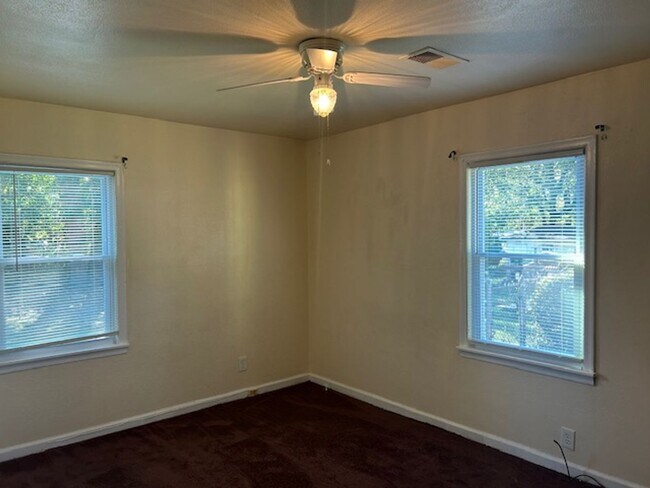 Building Photo - Charming 3-bedroom, 1-bathroom home located in Columbus, GA