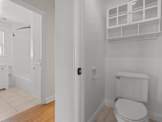 Building Photo - 2 bed, 1 bath with built in office near UNR