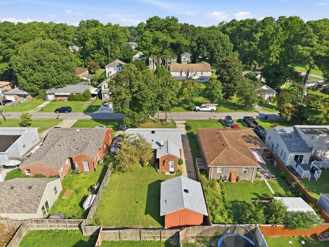 Building Photo - 727 Osborn Ave