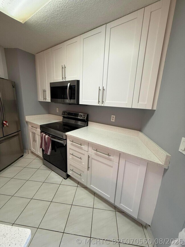 Building Photo - 31 Springdale Cir