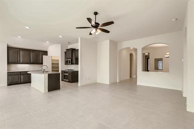 Building Photo - 3216 Creekhaven Dr