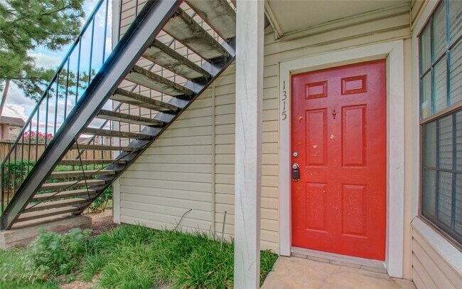 Building Photo - 2750 Holly Hall St