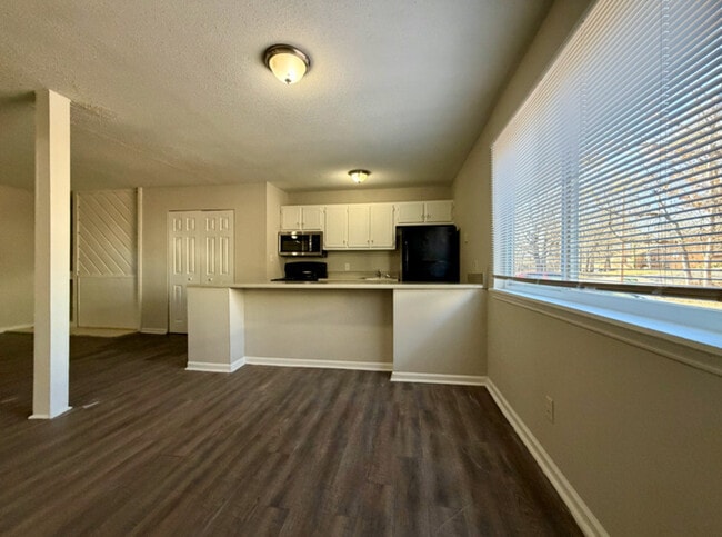 Building Photo - 1418 Riverview Rd