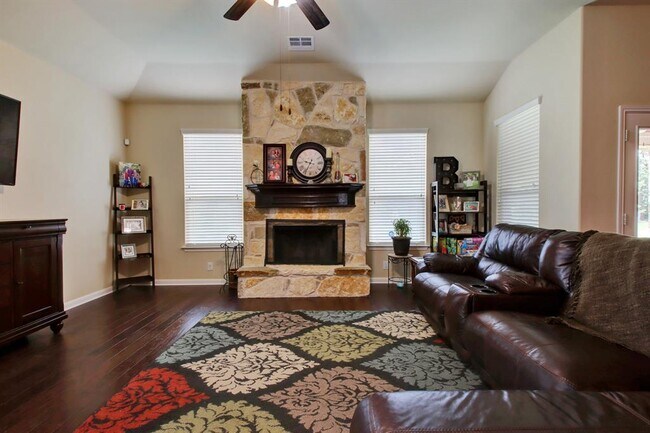 Building Photo - 323 Chisholm Trail