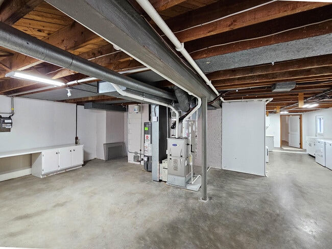 Building Photo - 937 Collins Rd