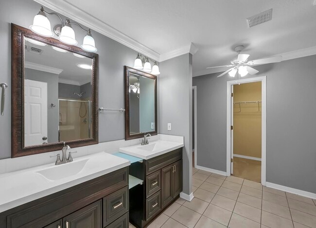 Building Photo - 5897 Saratoga Dr