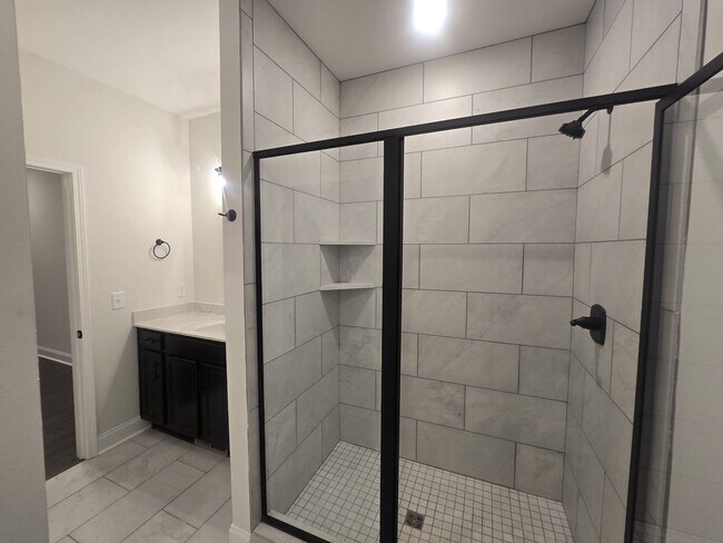Building Photo - 1 Month Free Rent! Jasper New Construction...