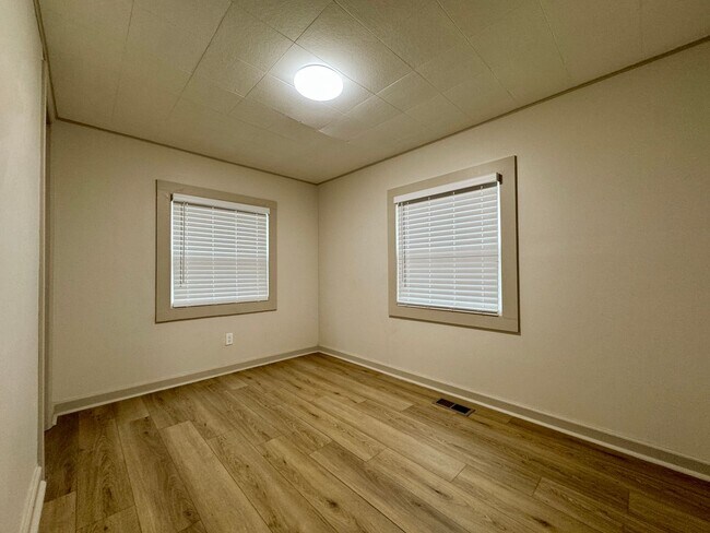 Building Photo - 975 Beason Dr