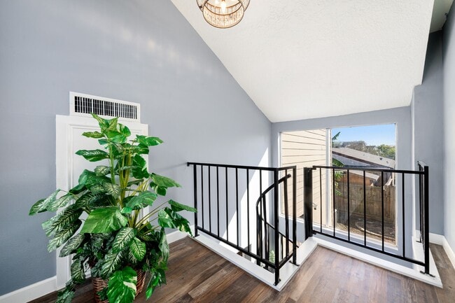 Building Photo - 12805 Westpark Dr