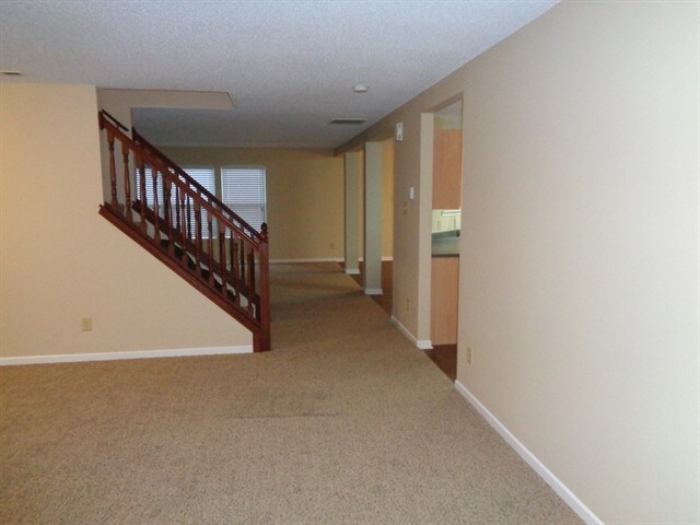 Building Photo - 626 Hickory Pine Dr