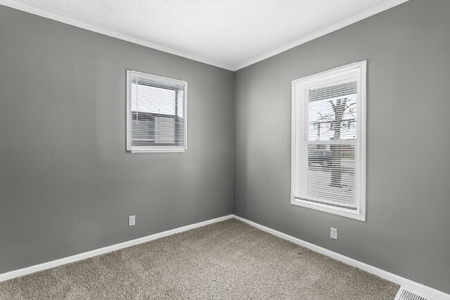 Building Photo - 1308 Kinyon St