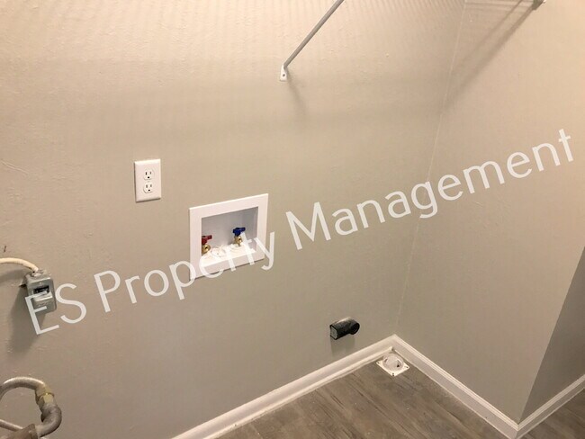 Building Photo - Cozy 3 Bedroom 1 Bathroom Ranch in Wayne township.