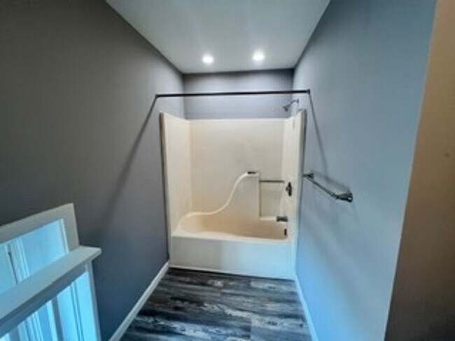Building Photo - Beautifully Renovated 2 Bedroom in Emmaus!