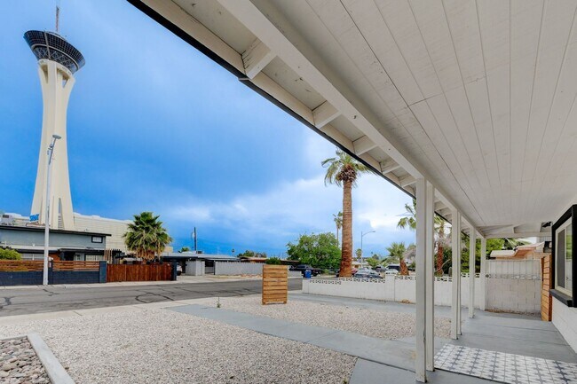 Building Photo - Fully Furnished or Unfurnished 3 BR / NO HOA