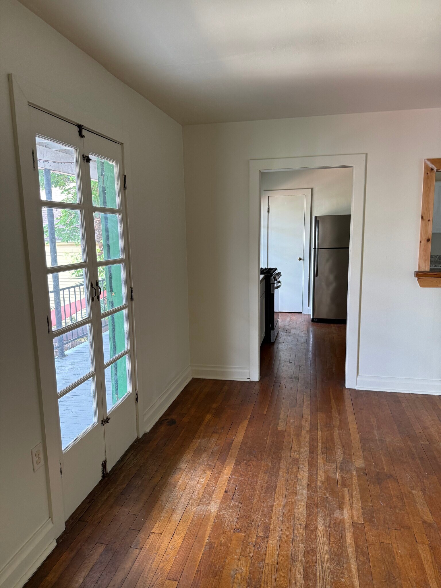 Building Photo - 533 Spain St