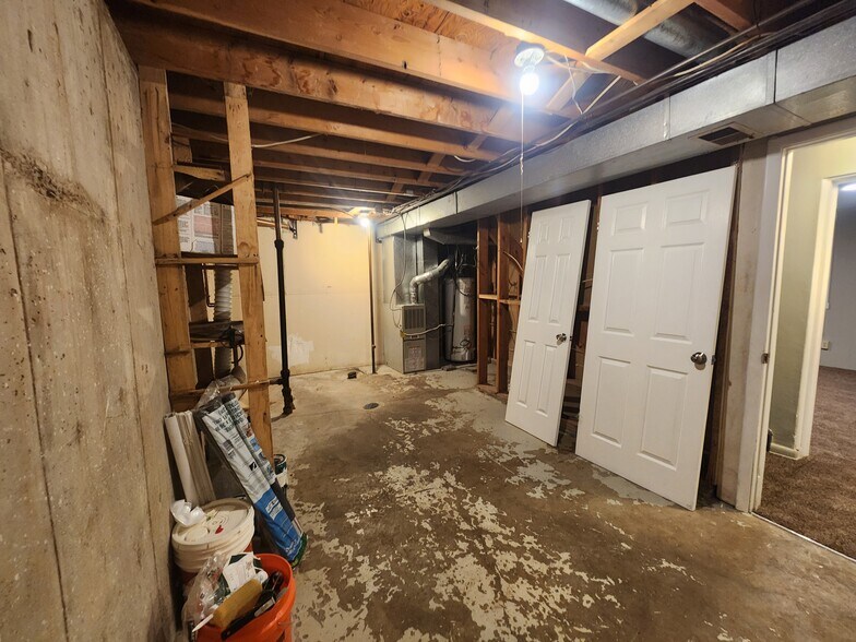 Building Photo - 721 Fraser St