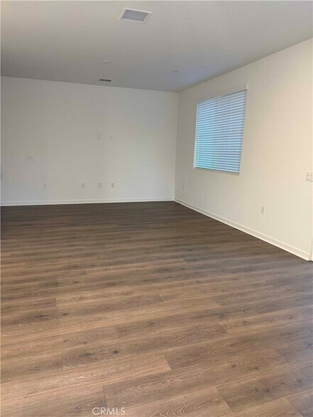 Building Photo - 32879 Manhattan Ave