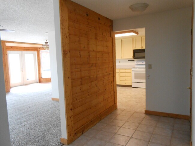 Building Photo - 61360 Keelally Ct