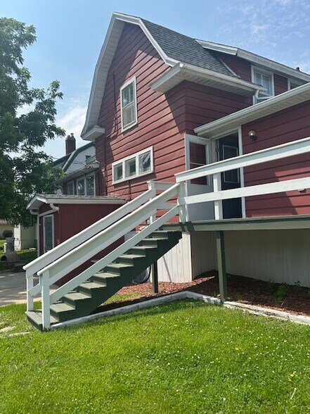 Building Photo - 412 Fillmore St W