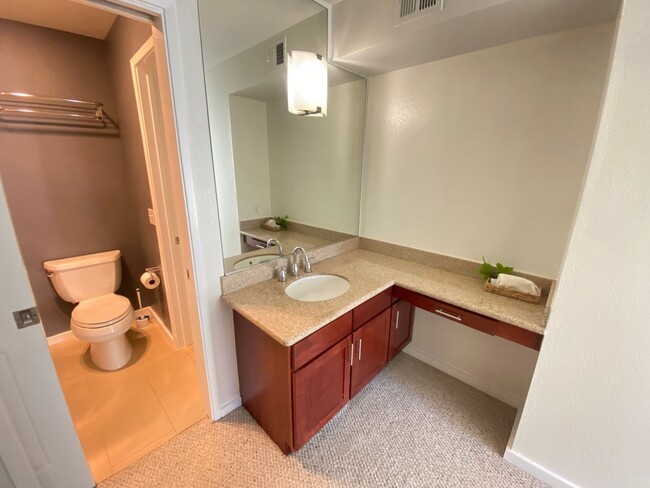 Building Photo - Advent - Low Deposit Two Bedroom Condo W/ ...