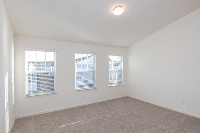 Building Photo - BEAUTIFUL 2 Bedroom Townhome in MIDLAND AVAILABLE JUNE 2026