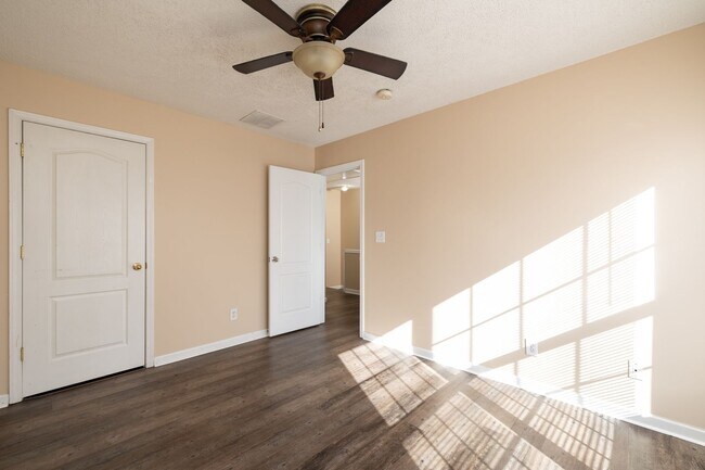 Building Photo - 3959 Katherine Way